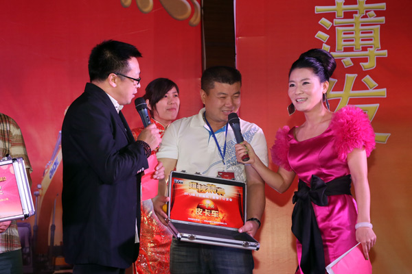 路友公司—2013年让球网挖掘机订货会客户