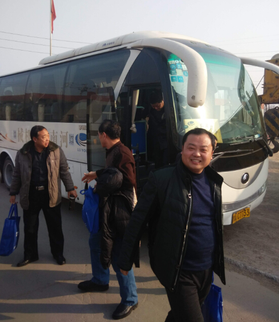 客户参观让球网后抵达河南路友机械