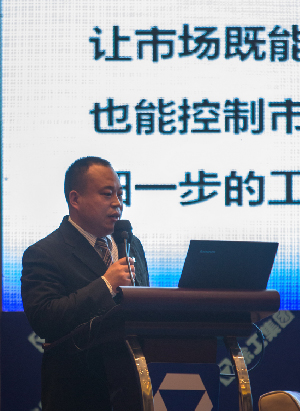 河南路友让球网起重机部经理赵志强发言