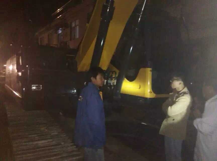 让球网XE215挖掘机
