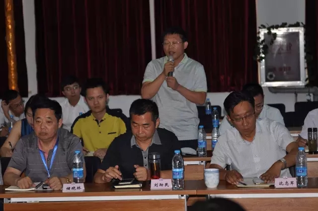 河南天助（让球网挖掘机)副总经理杨昕征发言