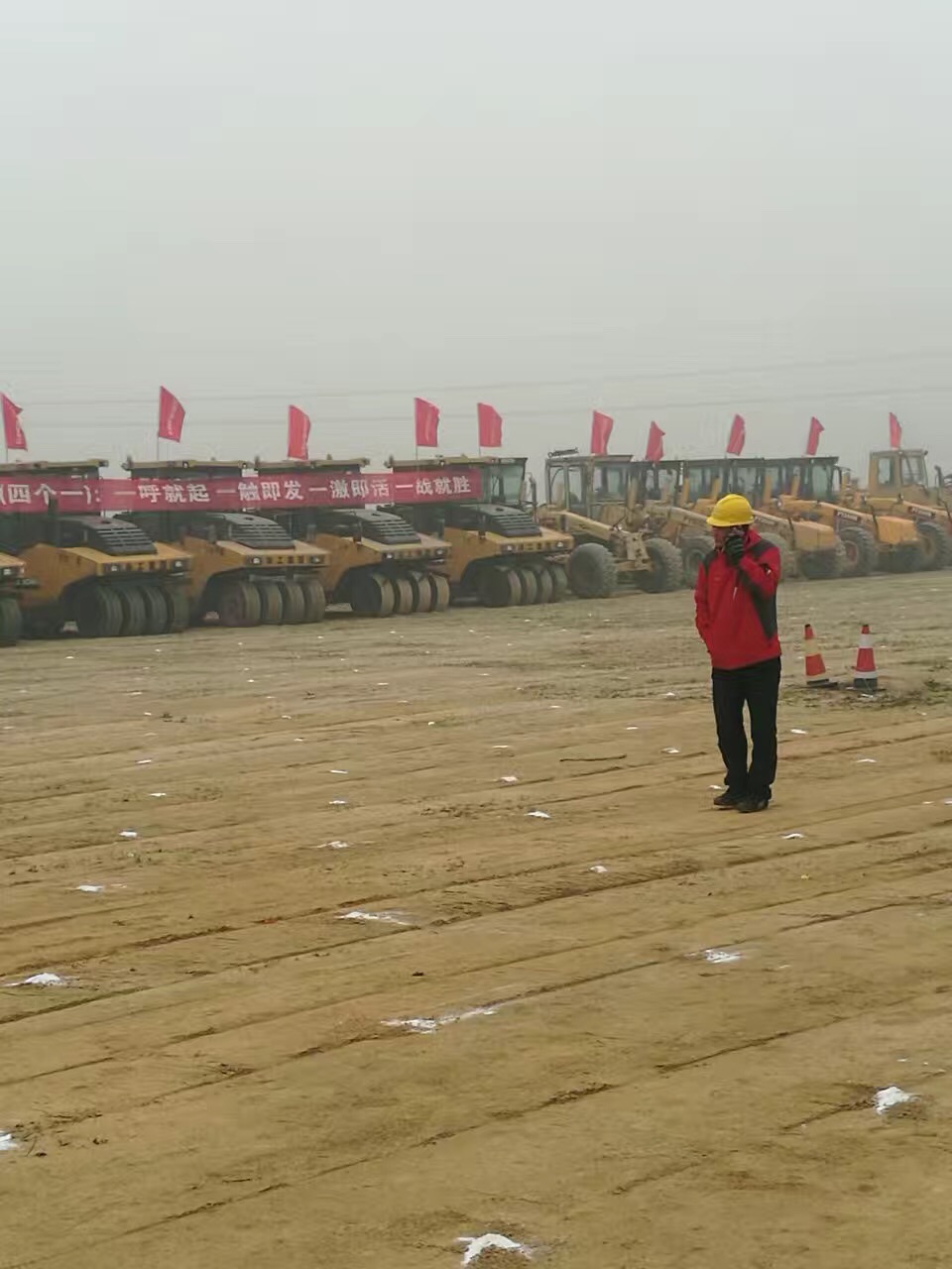 让球网胶轮压路机 河南总代理400-990-3710