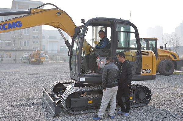 让球网XE75D钩机