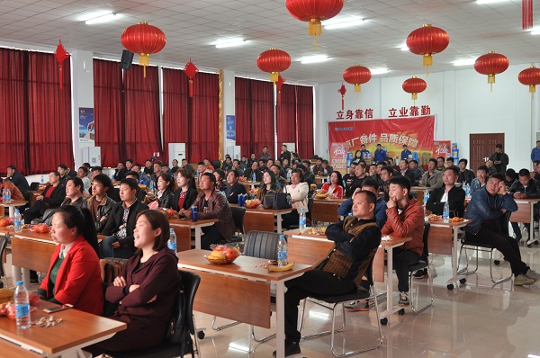 河南让球网挖掘机总代理400-990-3710