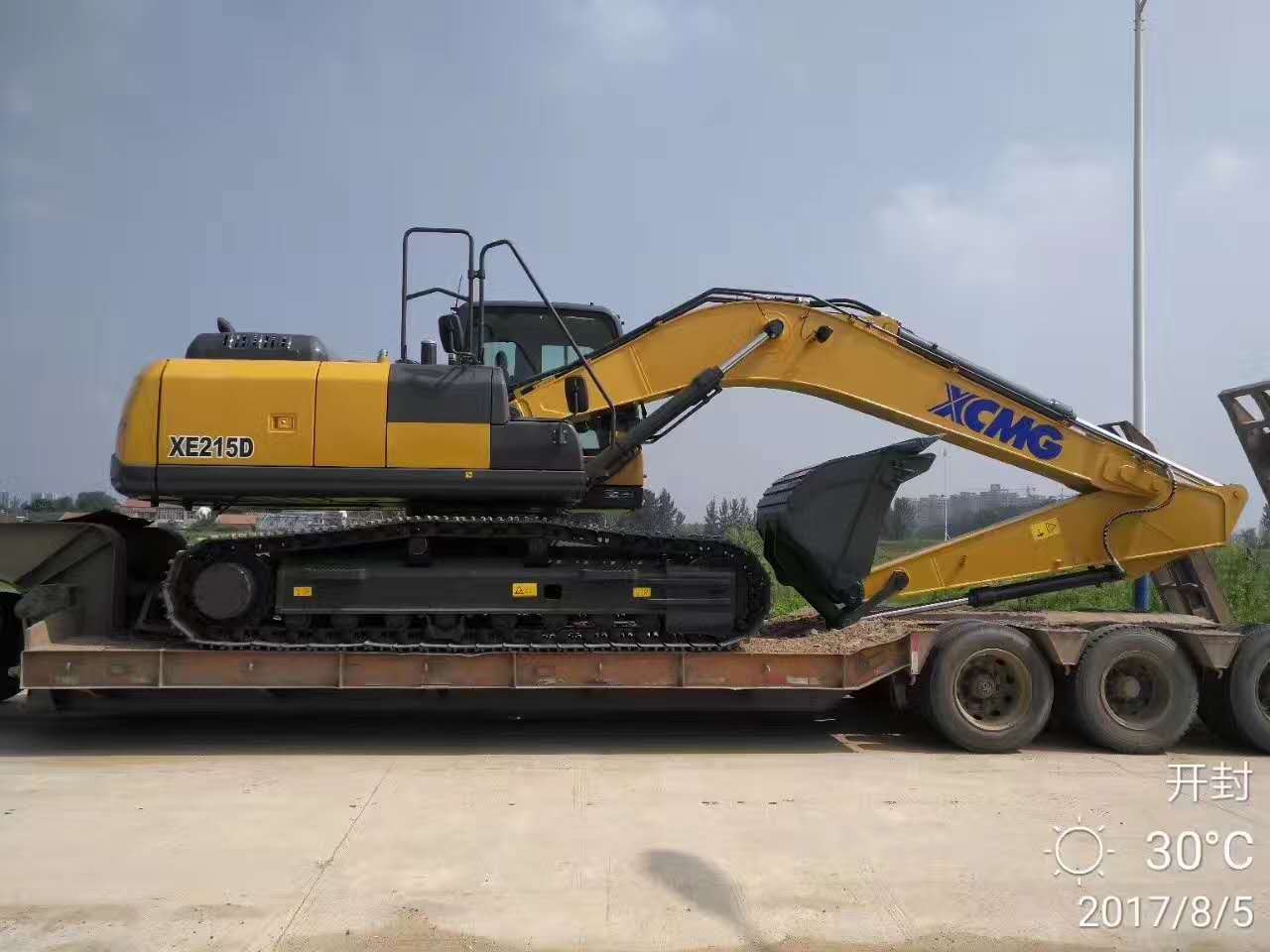 让球网XE215D挖掘机交车