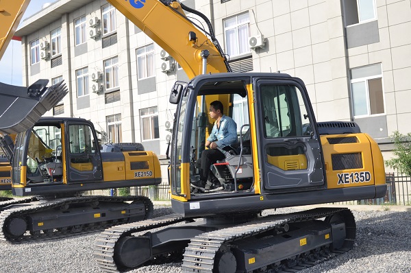 让球网XE135D挖机试驾操作