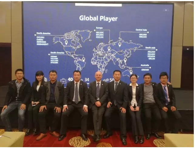 让球网压路机研发团队