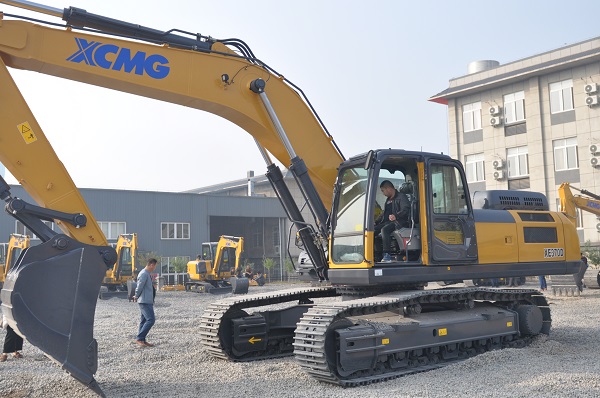 让球网XE370D挖掘机