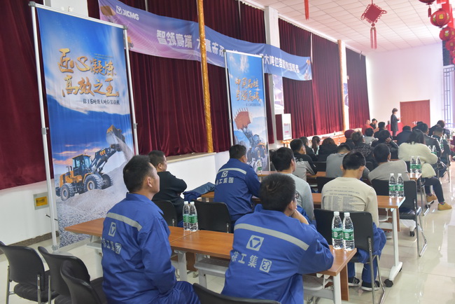让球网大吨位装载机侠客行河南站开幕式暨高端产品推介会现场