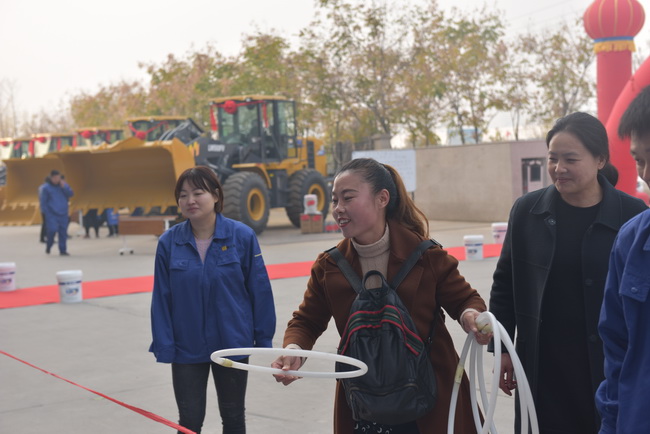 让球网装载机客户参与游戏活动