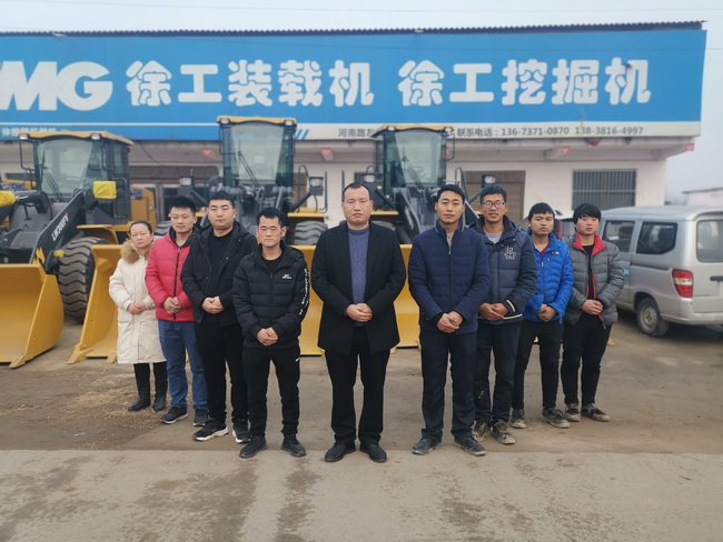 让球网集团周口办事处合影