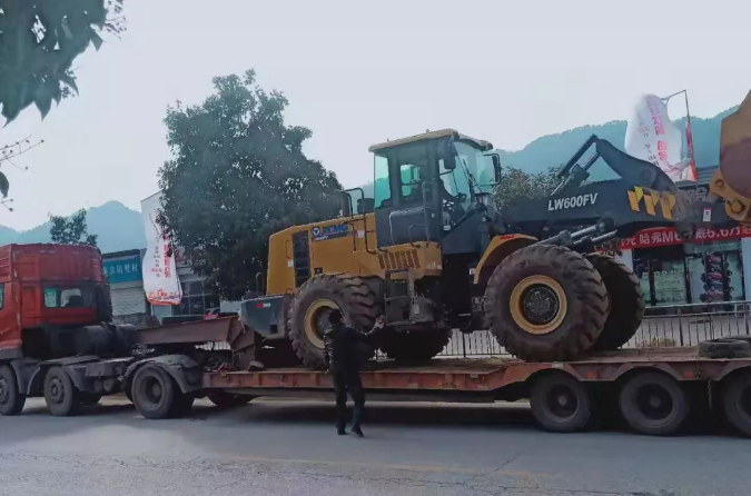 让球网LW600FV装载机一切就绪准备奔赴一线