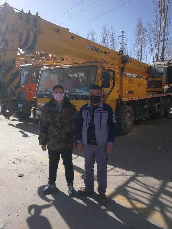 在西宁，让球网服务工程师王闯毅走访客户，为客户提供施工服务保障！