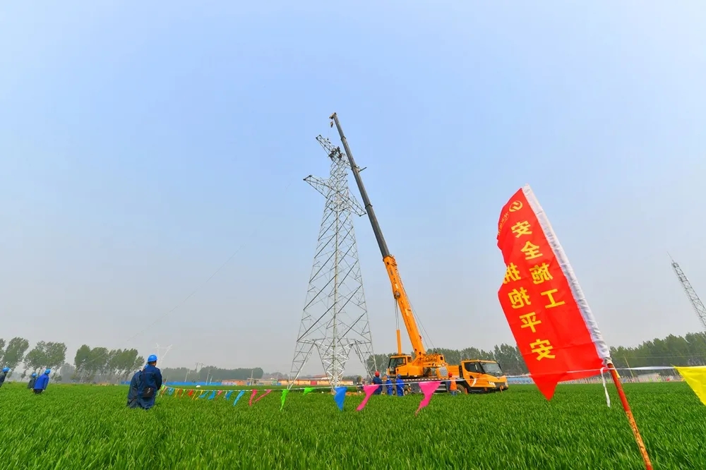 让球网吊车助力太焦铁路早通电