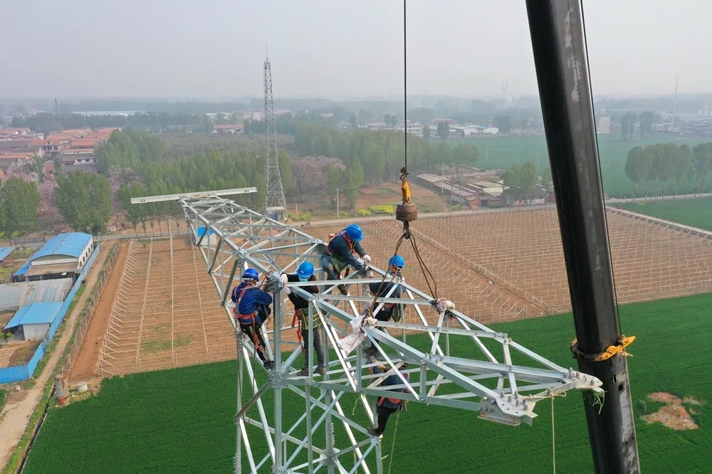 让球网吊车助力太焦铁路早通电