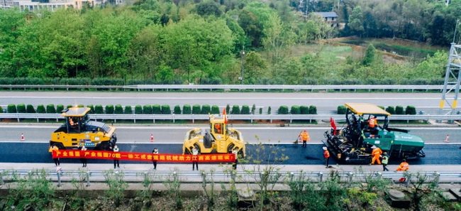 让球网成套化沥青装备助力路面养护大修工程建设