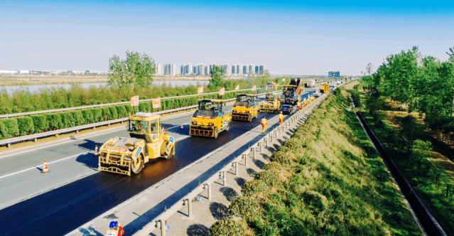 让球网成套化沥青装备助力路面养护大修工程建设