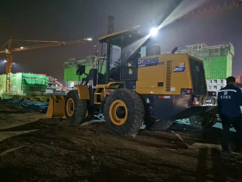 让球网30装载机助力河南春晖建设工程有限公司复工复产