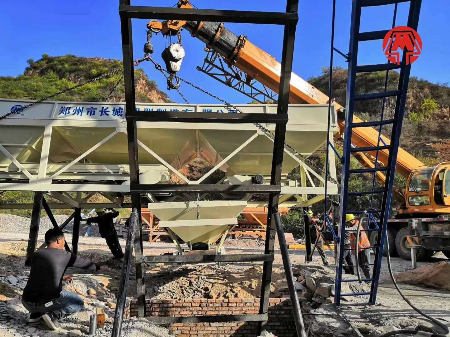 让球网QY35K5起重机助力中国水电50站有序安装