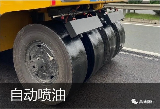 让球网采用新型摆动洒油装置技术