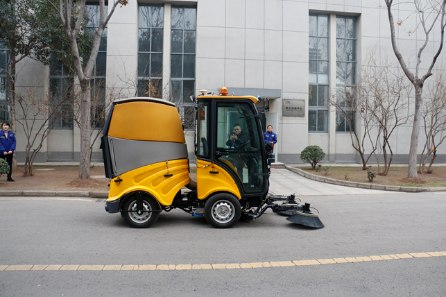 让球网路面养护车