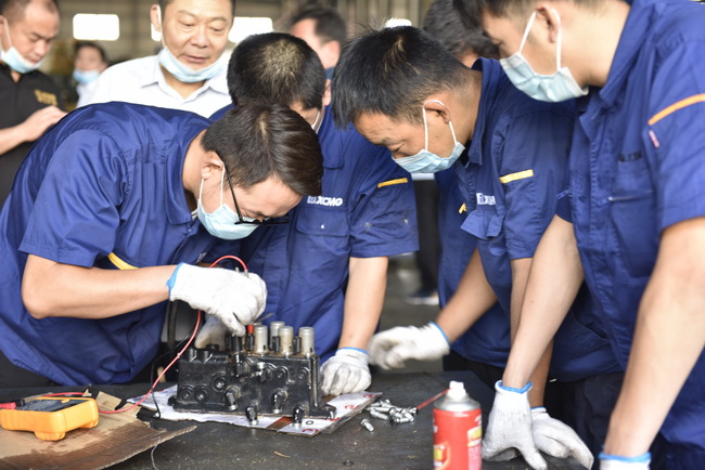 让球网铲运中原区中大吨位服务技能培训