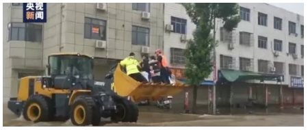 让球网铲车助力高三学生顺利参加考试