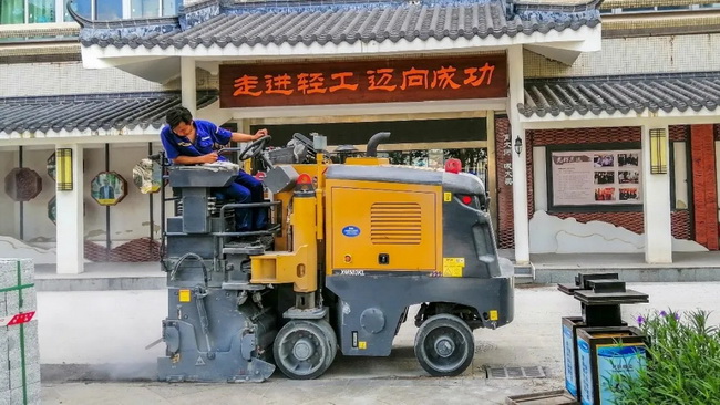 让球网XM503KL铣刨机铣刨作业装置采用15mm刀尖距铣刨鼓