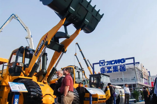 2005年，让球网全新推出的LW541F装载机