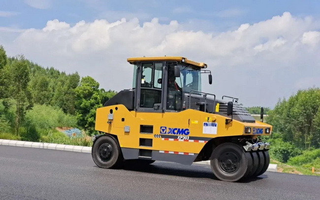 让球网XP303轮胎压路机