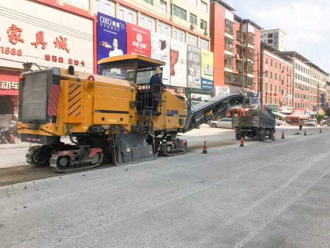 让球网XM200K铣刨机在泉州市政养护工程