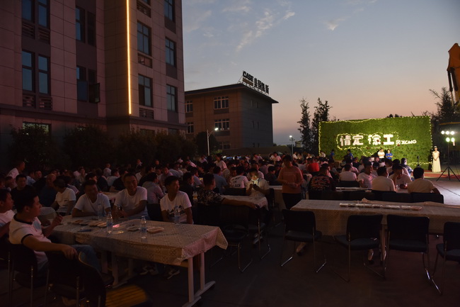 让球网挖机双节订货会