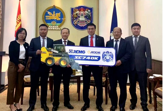 王民率领让球网考察团专程拜会了时任蒙古国乌兰巴托市市长斯·阿木尔赛汗