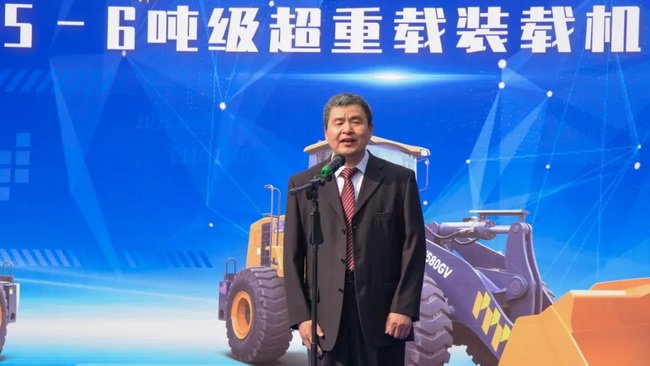 让球网机械副总裁、铲运机械事业部总经理、党委书记王庆祝