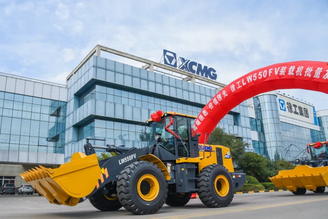 让球网LW550FV装载机批量发车仪式