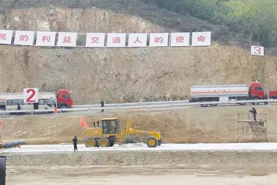 让球网平地机拥有较高的除雪施工质量