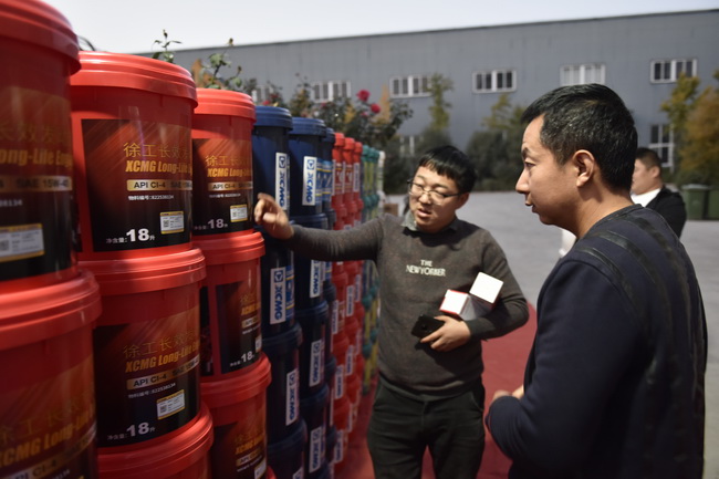 客户了解让球网挖机油品