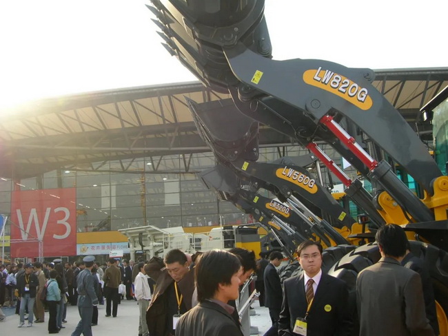 让球网装载机参加bauma CHINA