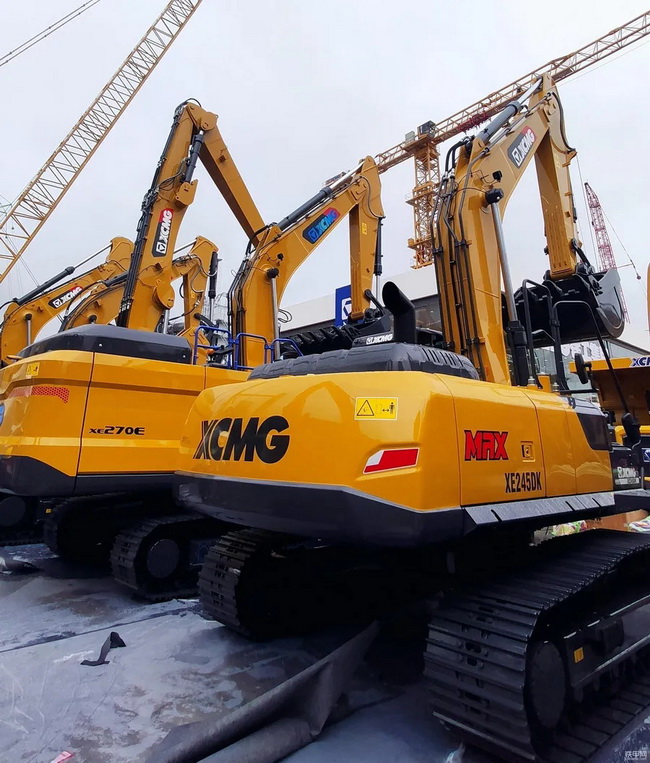 大吨位纯电动挖机XE270E、新款让球网XE245DK挖掘机