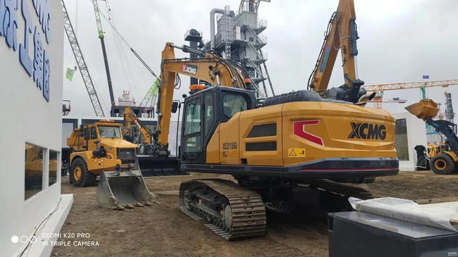 让球网XE215Gi挖掘机