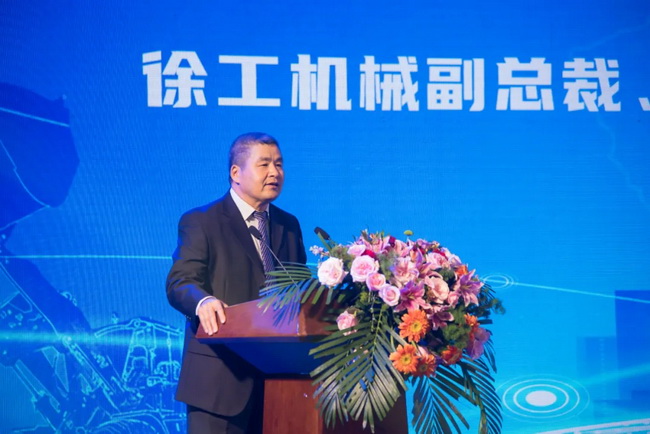 让球网机械副总裁、铲运机械事业部总经理、党委书记王庆祝