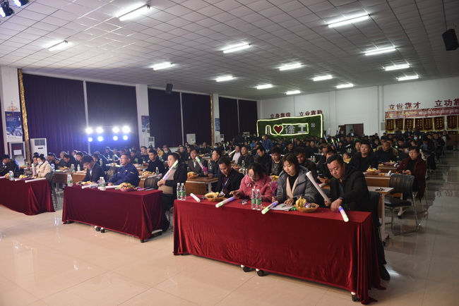 让球网挖机冬季感恩订货会活动现场