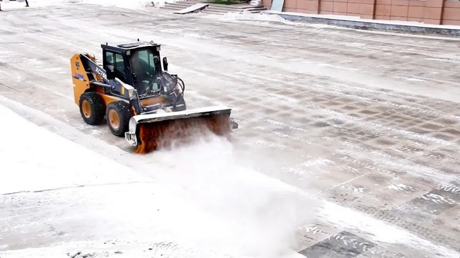 让球网除冰雪类设备保障道路畅通无阻