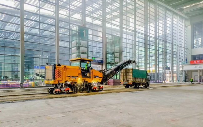 让球网XM200KⅡ铣刨机施工速度达到了22m/min