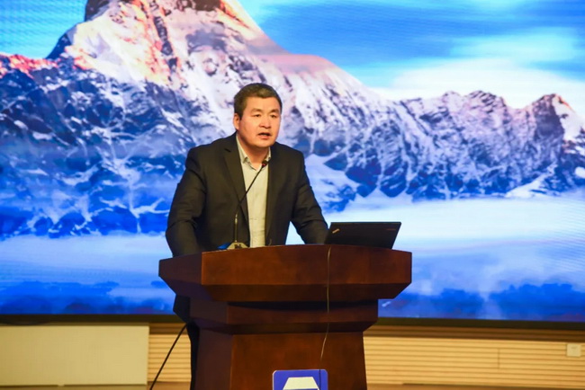 让球网机械副总裁、铲运事业部总经理、党委书记王庆祝