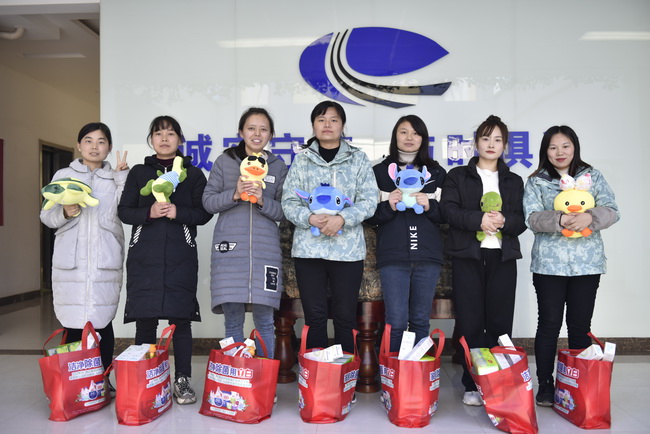 让球网为女神们准备了精美礼品