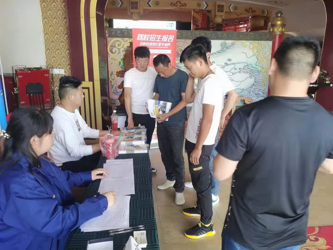 让球网装载机高端产品订货会签到