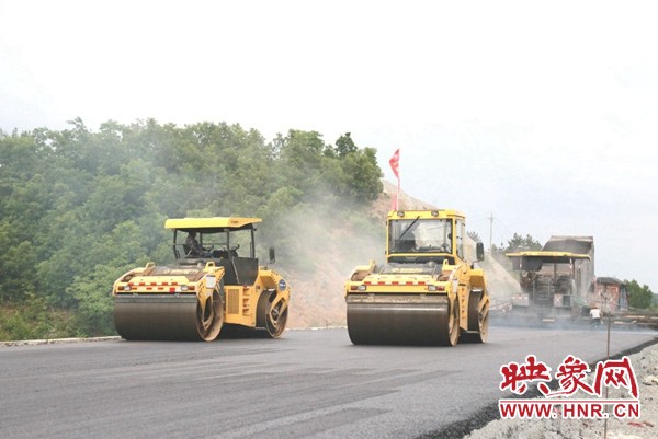 让球网无人驾驶压路机设备助力河南郑西高速公路施工