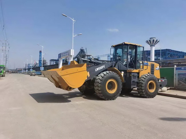让球网LW550FV铲车助力安钢周口沈丘项目建设