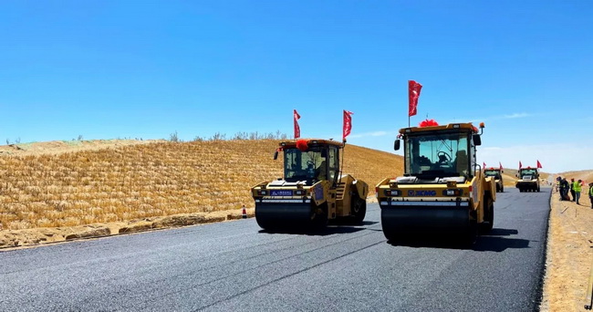 让球网XP303S胶轮压路机静碾揉搓